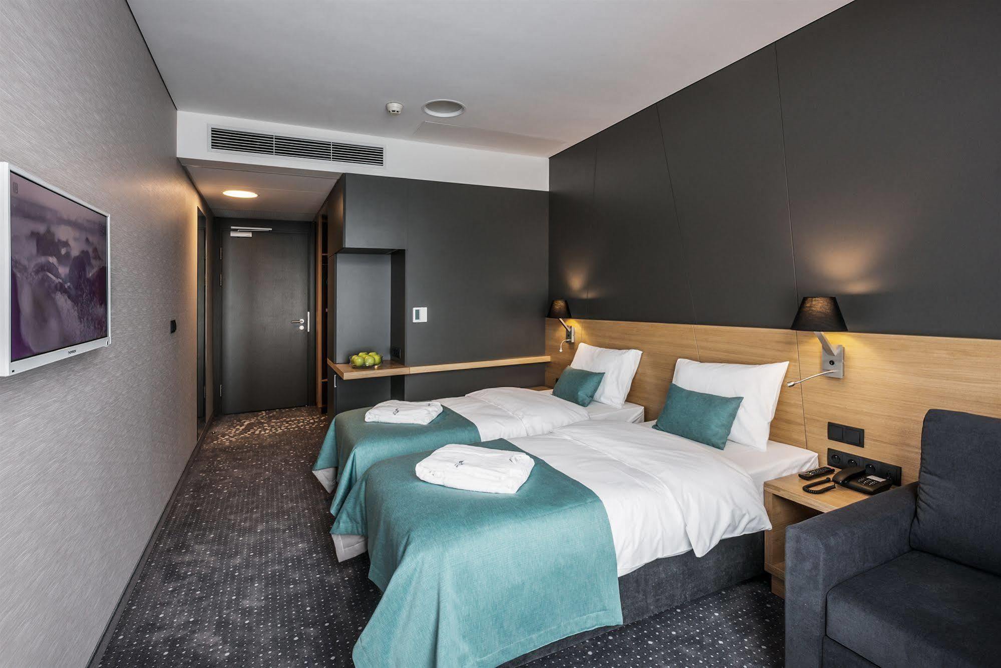 Regatta Hotel Restauracja Spa Познань Экстерьер фото